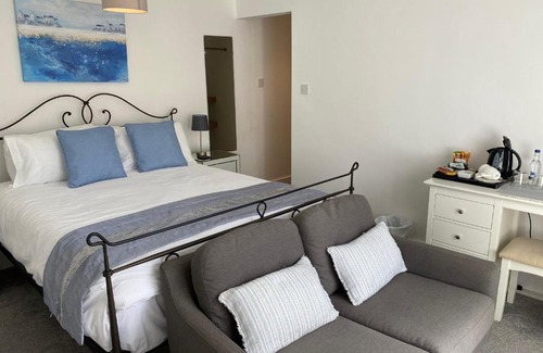 Mevagissey Bed & Breakfast | Experience Kerryanna Country House: Oceanfront Eco Retreat