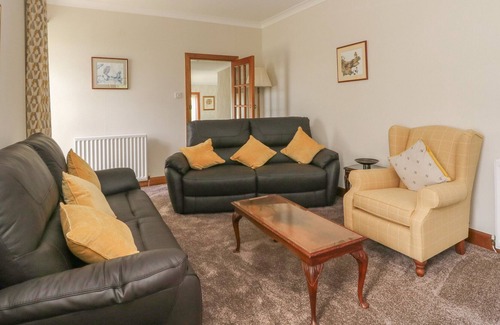 The Cumbraes Cottage | KERRYTONLIA COTTAGE, family friendly in Rothesay, Isle Of Bute