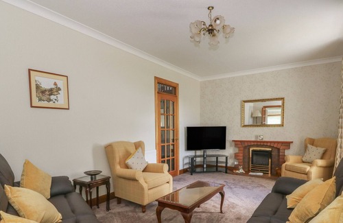 The Cumbraes Cottage | KERRYTONLIA COTTAGE, family friendly in Rothesay, Isle Of Bute