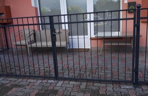 Tiszaujvaros Apartment | Top-Rated Kertvárosi Apartman II with Family-Friendly Amenities