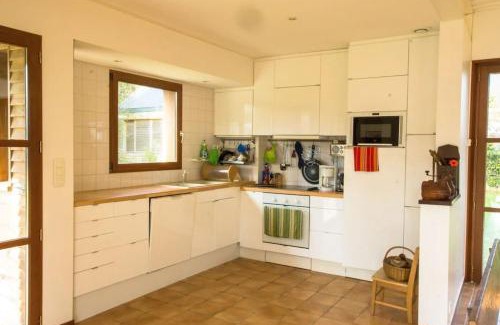 Morgat Villa | Beachfront Kerzen Villa with Ocean View and Family Amenities