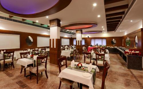 Gadag-Betageri Hotel | Discover Keshav Clarks Inn Gadag: Family-Friendly Comfort