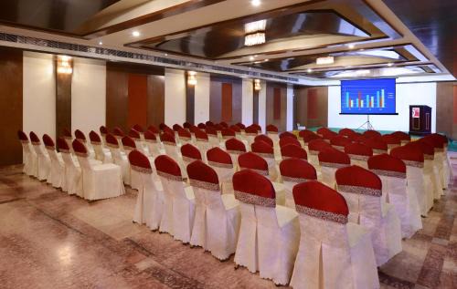 Gadag-Betageri Hotel | Discover Keshav Clarks Inn Gadag: Family-Friendly Comfort