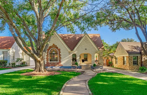 Kessler House | Relax at Kessler Park Retreat - Steps from Bishop Arts