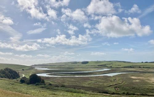 Seaford House | Pet Friendly Kestrel Cottage with Oceanfront Hot Tub
