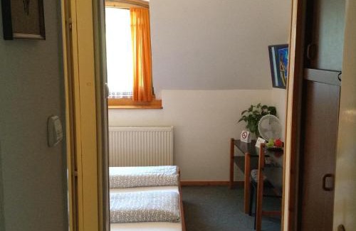Budakeszi House | Keszi Panzió: Guest Rated 9/10 with Hot Tub & Breakfast