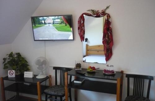Budakeszi House | Keszi Panzió: Guest Rated 9/10 with Hot Tub & Breakfast