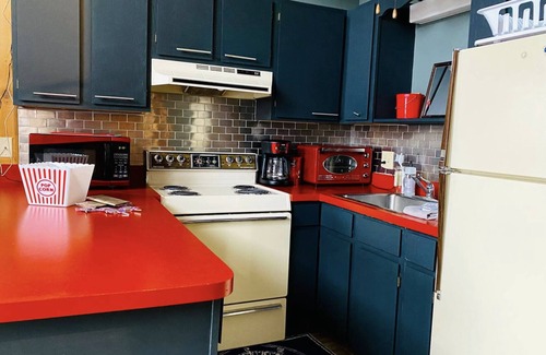 Bergton Ski Chalet | Explore Ketchup and Mustard Mountain Chalet - Pet Friendly Stay