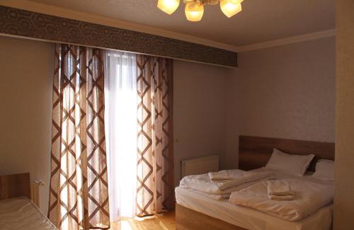 Stepantsminda Hotel | Ketino's Home: Guest Rated 10/10 with Breakfast Included