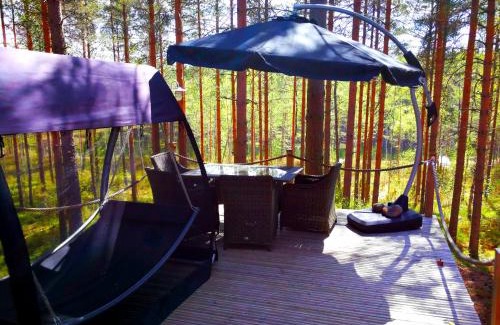 Taipalsaari House | Cozy Kettu Holl Cottage: Oceanfront Escape with Private Beach