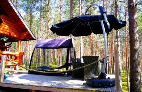 Taipalsaari House | Cozy Kettu Holl Cottage: Oceanfront Escape with Private Beach
