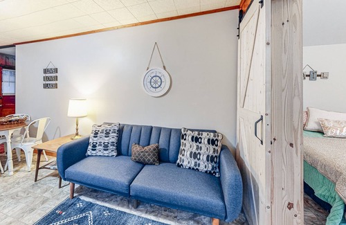 Pulteney Cottage | Keuka Lake-front cottage near vineyards with free WiFi, deck, & private grill