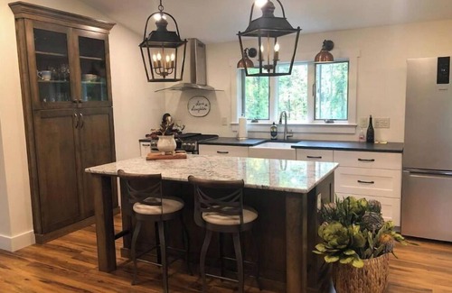 Penn Yan Apartment | Exquisite Keuka Lakeview Studio with Pool & Breakfast