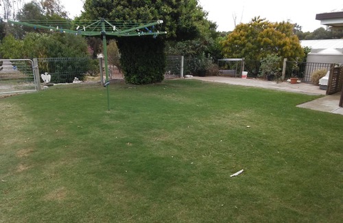 Melville House | Kev's Place: Pet-Friendly Retreat Steps from the Beach