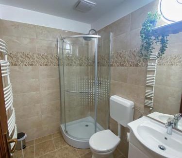 Rackeve Apartment | Comfortable Family Retreat at Kevevára Vendégház