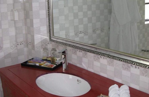 Xuhui House | Relaxing Escape at Kevin's Old House - Top-Rated Stay!