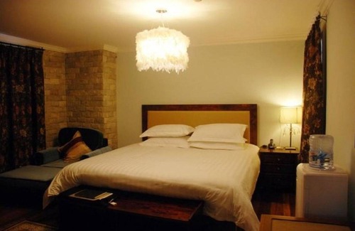 Xuhui House | Relaxing Escape at Kevin's Old House - Top-Rated Stay!