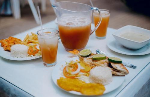 Tolu Hotel | Pet-Friendly Hotel Kevins: Family Fun with Pool & Breakfast