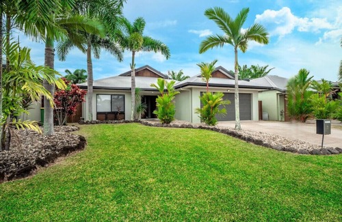 Kewarra Beach House | Pet-Friendly Kewarra Beach House with Pool & BBQ Access