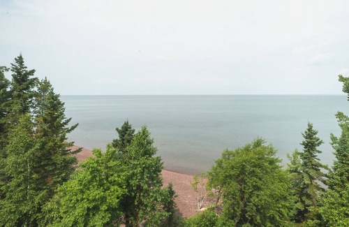 Allouez Resort | Keweenaw Castle Resort: The Cubby Suite on the Shore of Lake Superior
