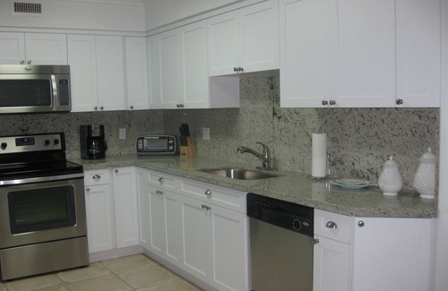 Key Biscayne Condo | Cozy Key Biscayne Condo Steps from the Beach & Pool Access