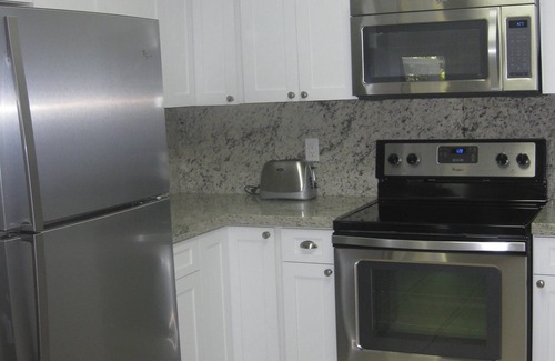Key Biscayne Condo | Cozy Key Biscayne Condo Steps from the Beach & Pool Access