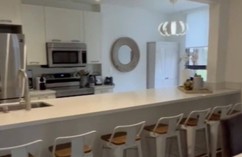 Key Biscayne Apartment | Beachside Bliss: Key Biscayne Chic 3-Bedroom Retreat