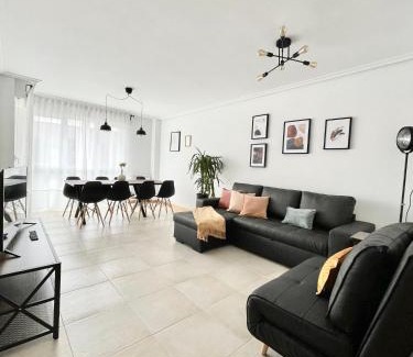 Laguardia House | Exceptional Key House: Pet & Child Friendly Getaway