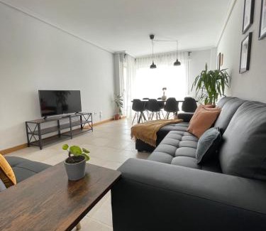 Laguardia House | Exceptional Key House: Pet & Child Friendly Getaway