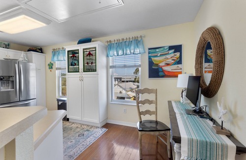 Cedar Key House | Key Lime Cottage: Gulf View & Golf Cart Included!