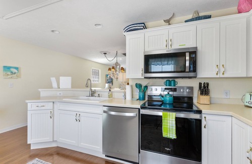 Cedar Key House | Key Lime Cottage: Gulf View & Golf Cart Included!