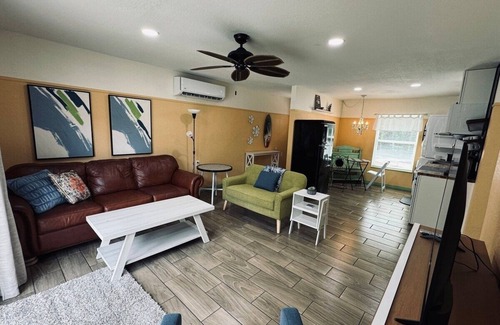 Crystal River House | Waterfront Key Lime Cottage: Kayaks, Fire Pit & More!