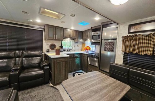Monticello House | Family-Friendly RV Retreat at Key Lime Resorts Unit #1