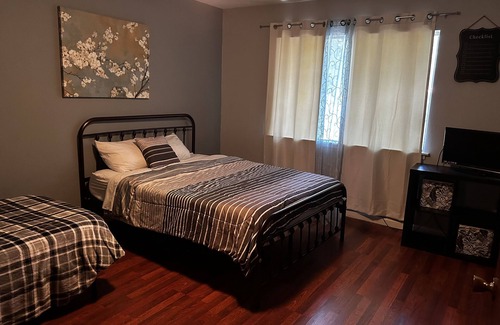 Westgate Bed & Breakfast | Unforgettable Stay at Key to Austin Rock Lounge - 10/10 Rating