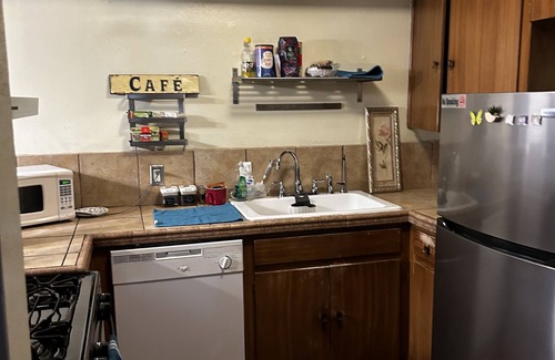Westgate Bed & Breakfast | Unforgettable Stay at Key to Austin Rock Lounge - 10/10 Rating