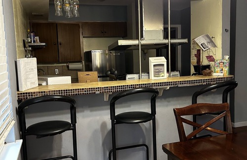 Westgate Bed & Breakfast | Unforgettable Stay at Key to Austin Rock Lounge - 10/10 Rating
