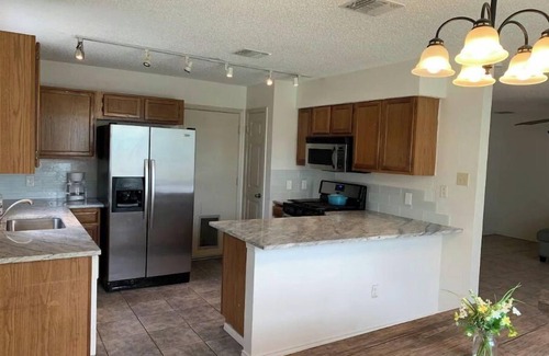 West Oak Hill House | Relax at Key to Hill Country Austin with Spa & Breakfast