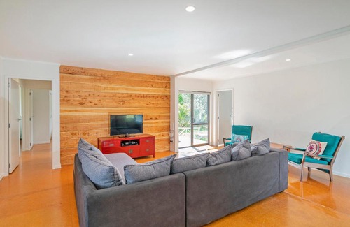 Whangapoua House | Relax at Key to Whangapoua - Family-Friendly Getaway