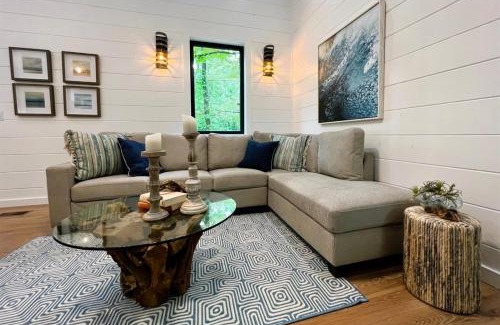 Pickens House | Relaxing Key West Cottage with Oceanfront Pool & Hot Tub