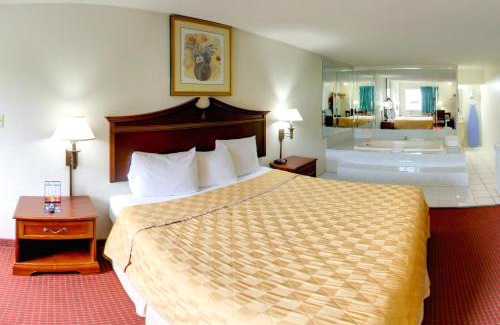 Central Newport News Hotel | Budget-Friendly Key West Inn - Family-Friendly Stay in Newport News