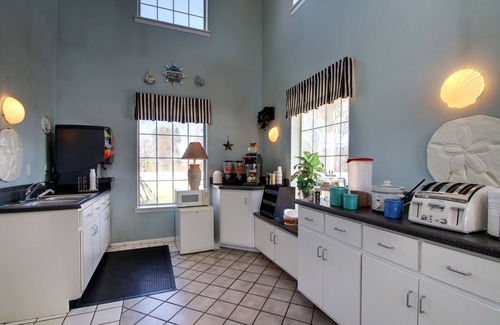 Wetumpka Hotel | Discover Key West Inn Wetumpka: Family-Friendly Stay