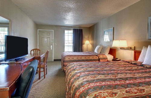 Wetumpka Hotel | Discover Key West Inn Wetumpka: Family-Friendly Stay