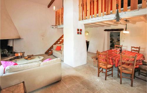Cliousclat House | Pet-Friendly Stay at Keyaerts with Pool & Family Amenities