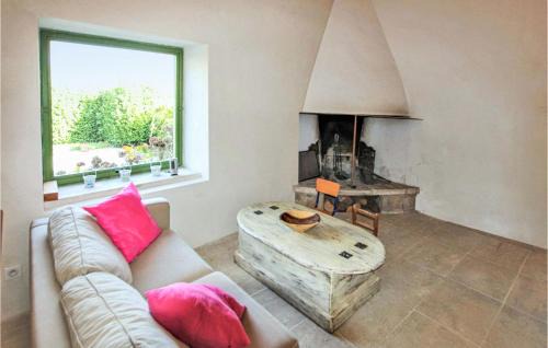 Cliousclat House | Pet-Friendly Stay at Keyaerts with Pool & Family Amenities