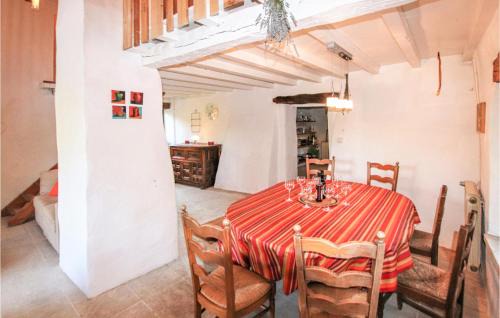 Cliousclat House | Pet-Friendly Stay at Keyaerts with Pool & Family Amenities