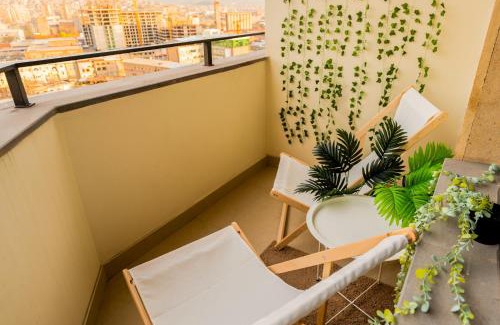 Kentron Apartment | Stylish Studio with Panoramic Views - Guest Rated 10/10