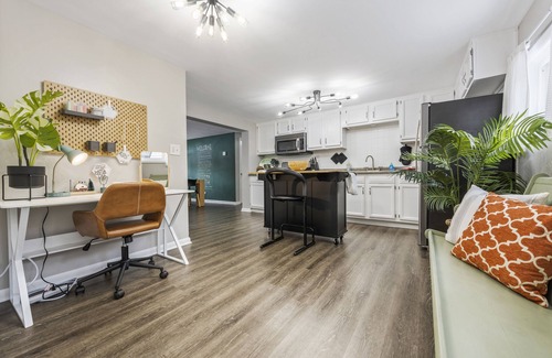 Geneva Apartment | Modern Comfort: Keyless KING Bed & Amenities Near Trails