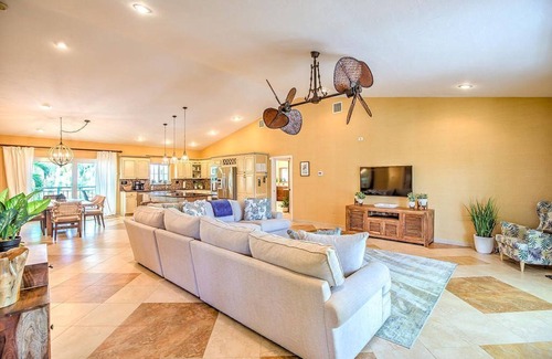 Coury House | Experience Key Colony Beach: Resort Style with Ocean View
