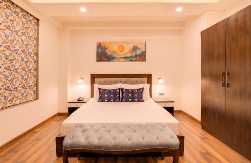 Shimla Hotel | Elegant Queen Himya Resort with Spa and Hot Tub Awaits