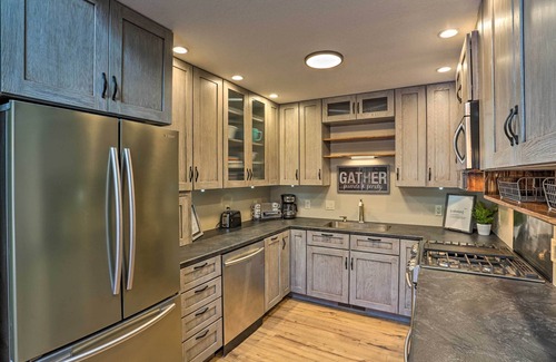 Keystone Cabin | Inviting Keystone Cabin with Mount Rushmore Views & Spa